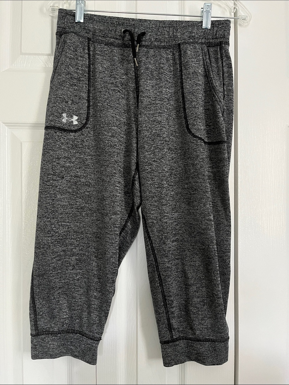 Under Armour Women’s Dark Gray Capri Joggers